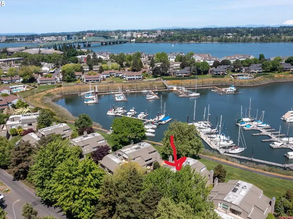 439 N Tomahawk Island Dr, Portland, OR 97217