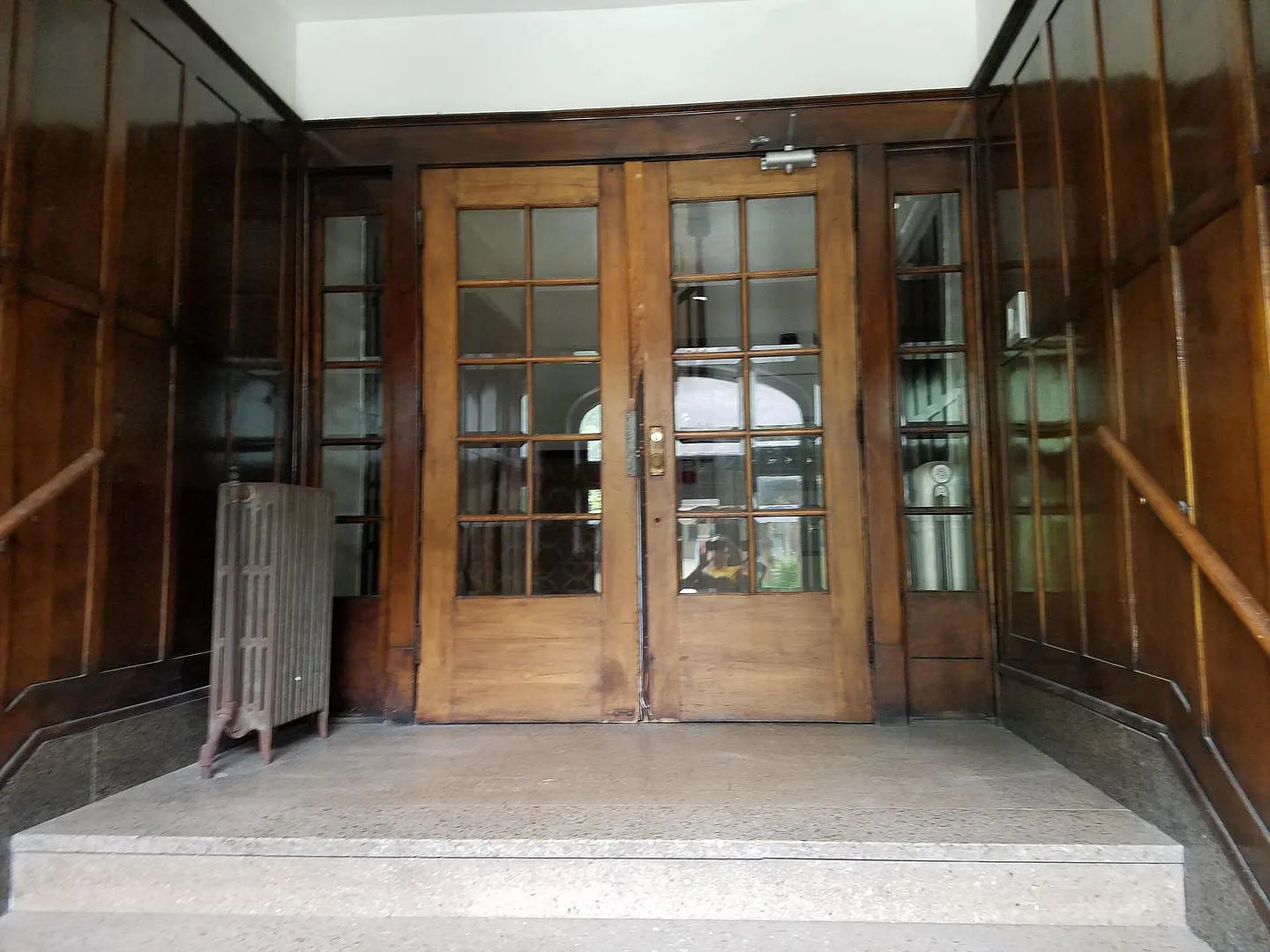 2528 N. Maryland Ave. (The Versailles) — Photo 2