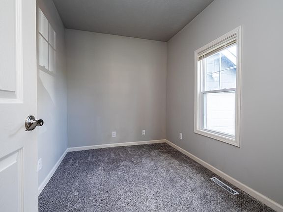 4th image of 313 S Main St
