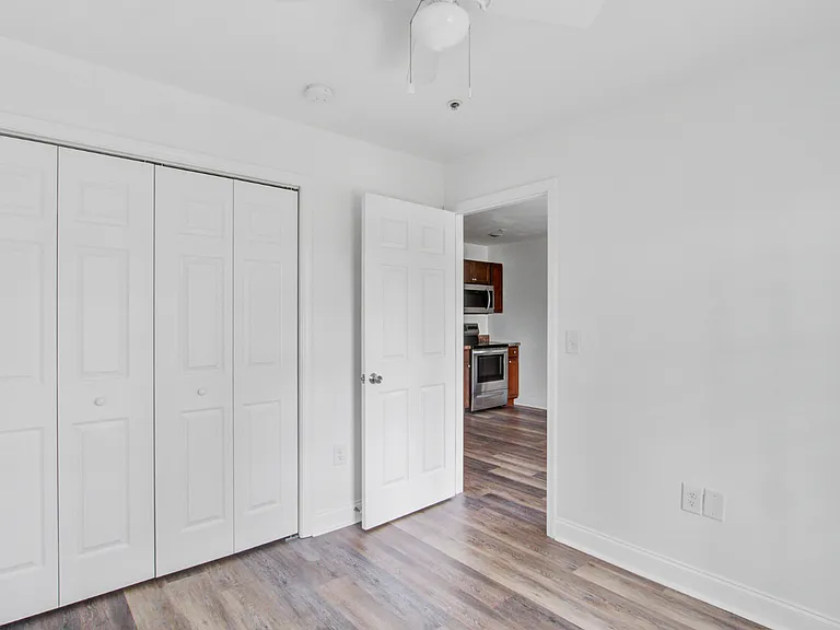 Hemingway Apartments — Photo 16