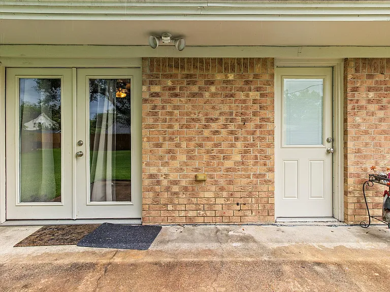 416 E Myrtle St — Photo 22