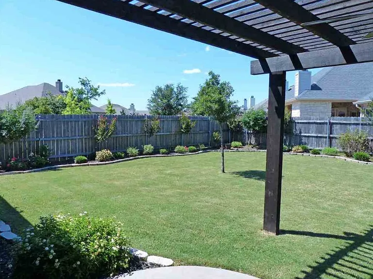 14 N Shore Cir — Photo 23