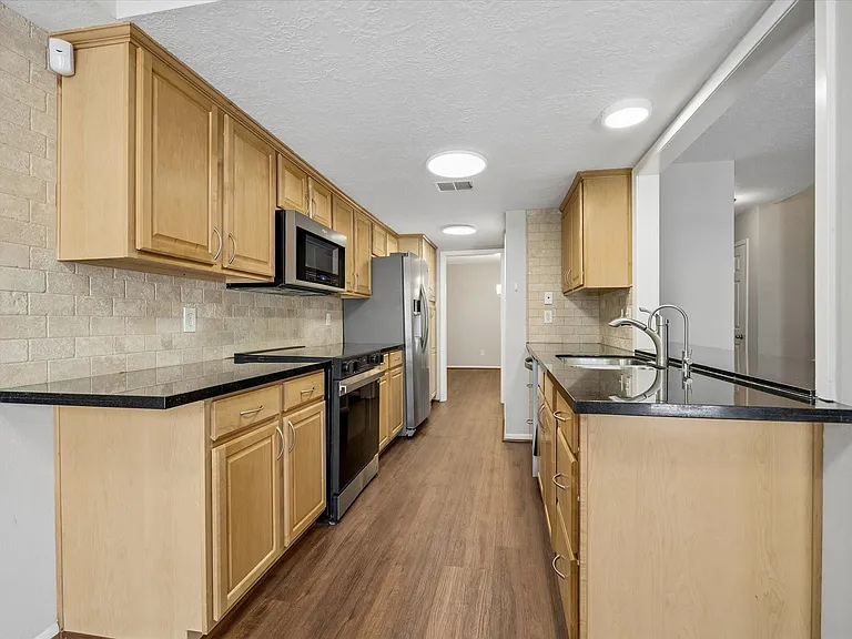 14201 Misty Meadow Ln — Photo 11