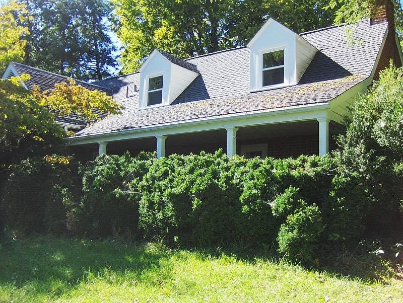 Front of 818 Locust Ave.