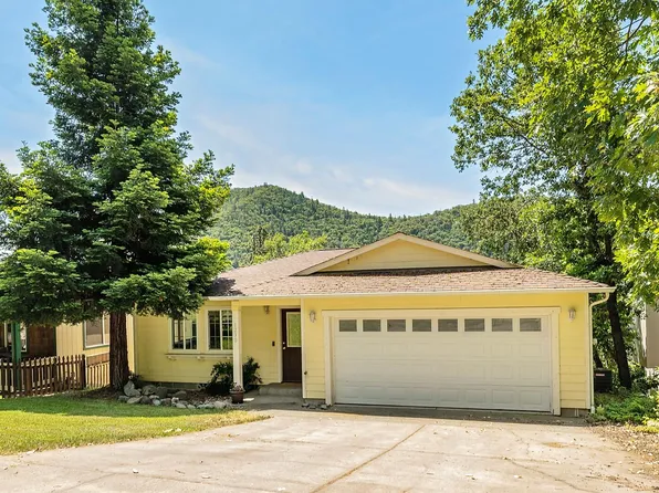 1230 N 5th Ave, Gold Hill, OR 97525