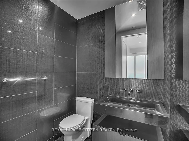 11 Yorkville Ave #6007 — Photo 21