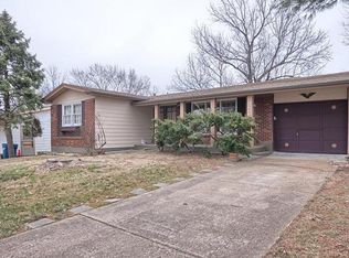 1560 Roth Hill Dr, Maryland Heights, MO 63043