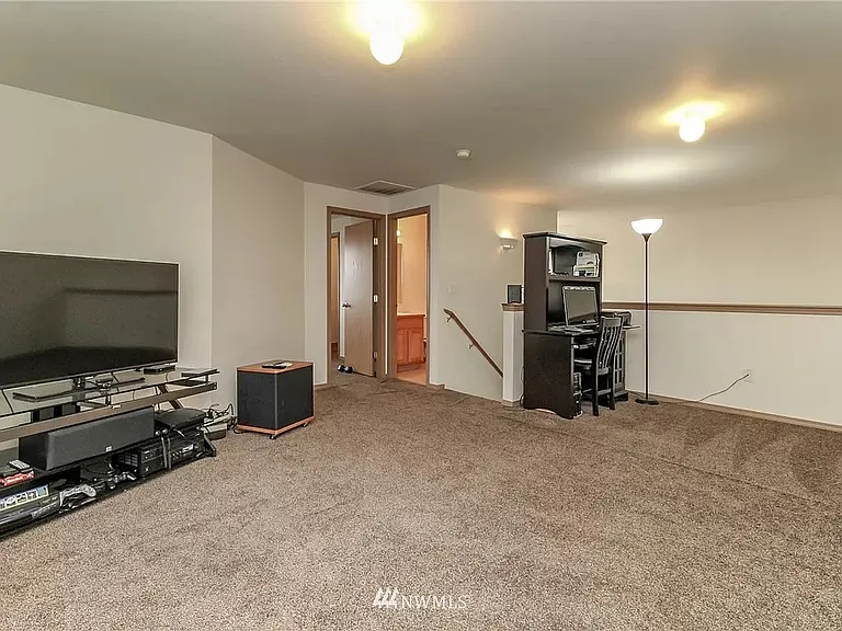 1027 Nepean Dr SE — Photo 13