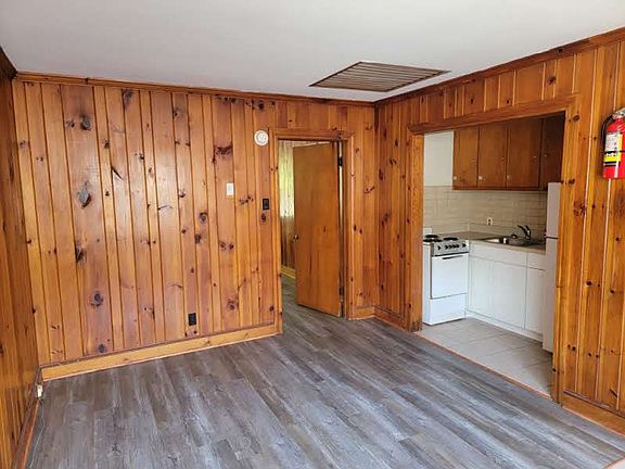 3rd image of 1315 N Elm St #2