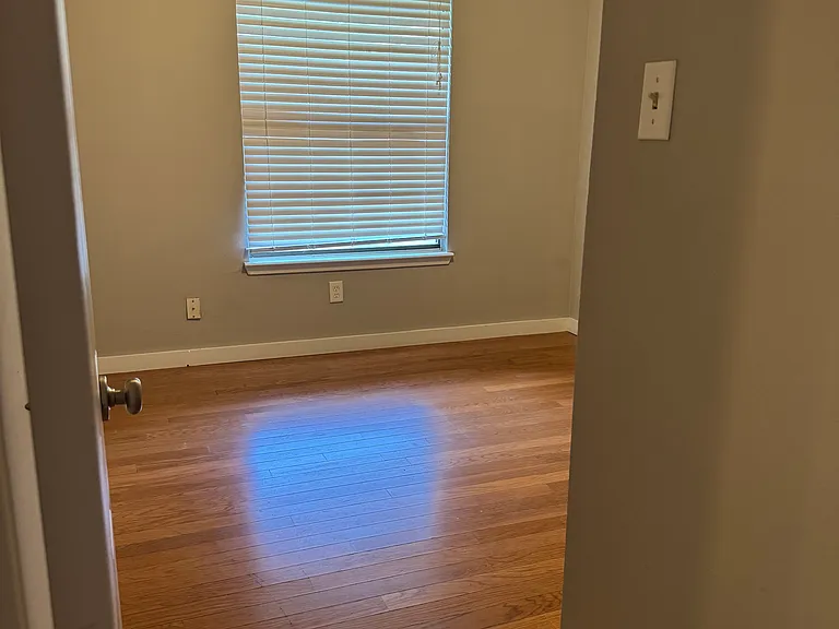 5201 Suburban Dr — Photo 11