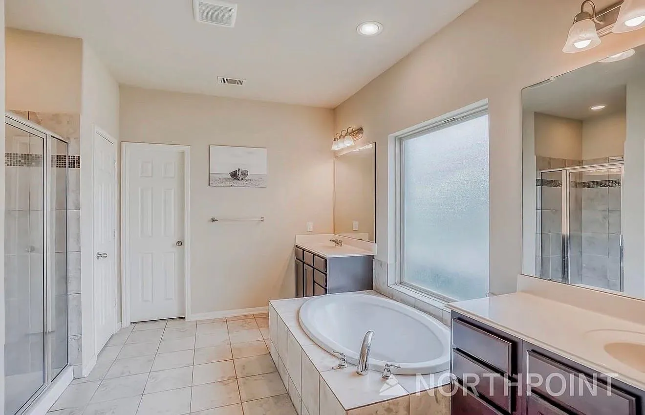 4 bed, 3.5 bath, 3107 sqft, $2,900 — Photo 4