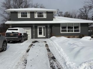 715 Hillview Ct, Lewiston, NY 14092