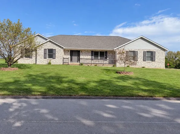 886 Whispering Hills Dr, Lebanon, IL 62254