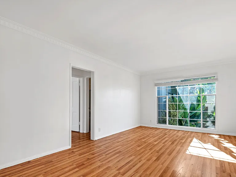 651 Midvale Ave — Photo 3