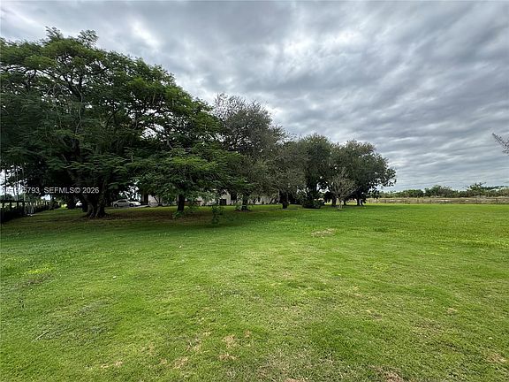 3rd image of 18750 SW 207th Ave
