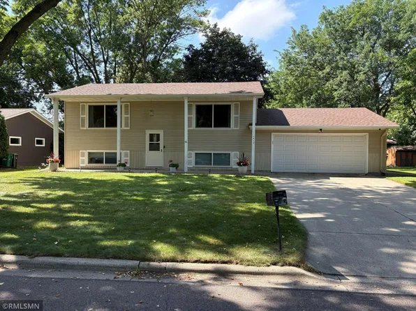 1413 Elm Ave N, Glencoe, MN 55336