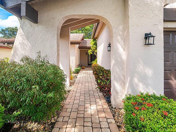 4th image of 5565 Lakeview Mews Drive