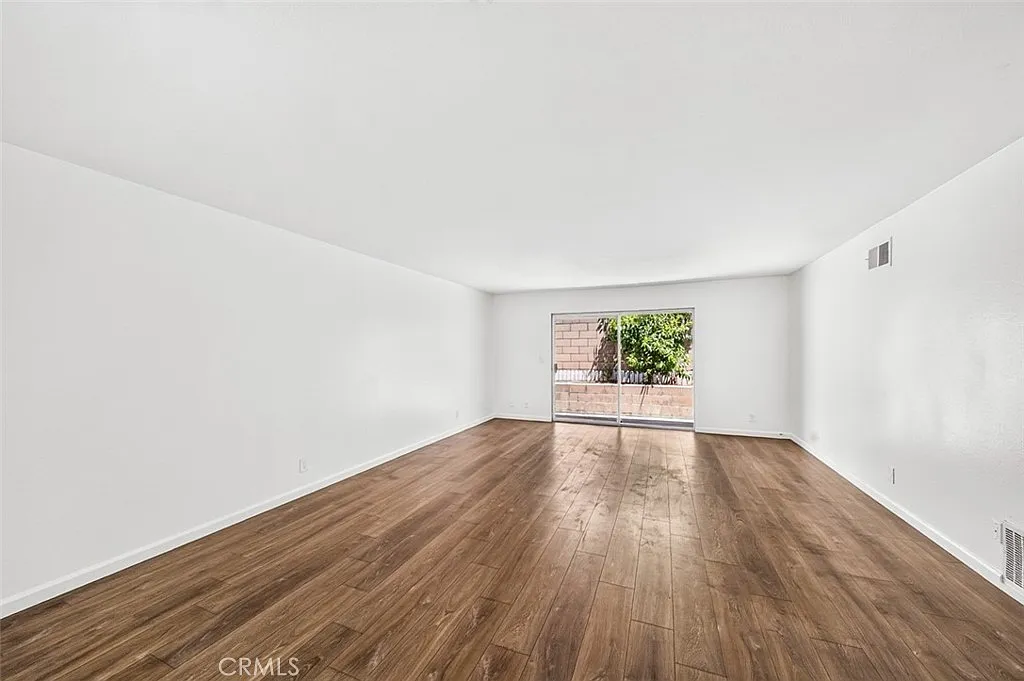 2 bed, 1053 sqft, $2,850 — Photo 4