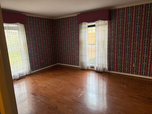 3rd image of 106 Ridge Pl