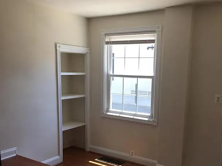 127 E Allen St — Photo 9