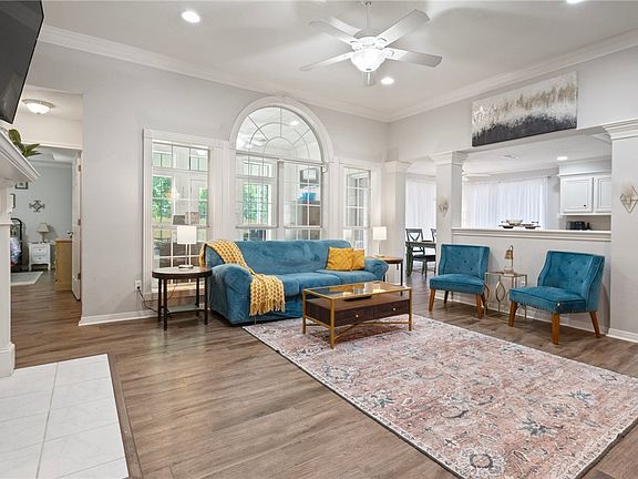 2nd image of 2903 Meadowbrook Ct