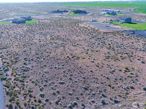 329 SE Desert Hills Loop, Moses Lake, WA 98837