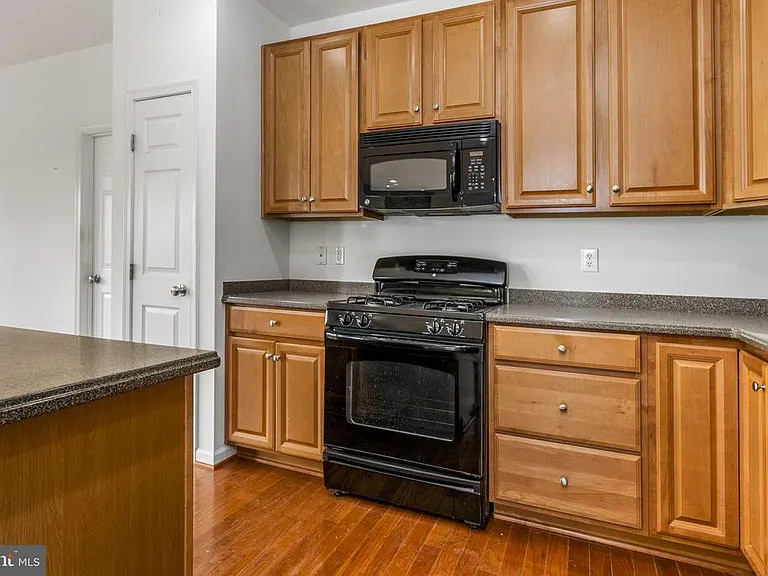202 Bardel Dr #202 — Photo 4