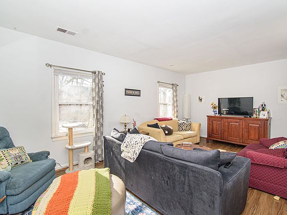 5th image of 222 Huntington Ln