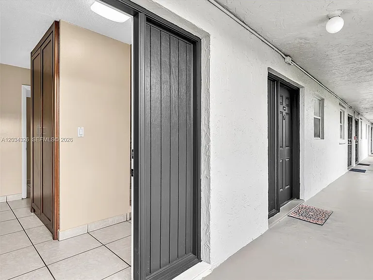 210 NW 87th Ave #L206 — Photo 3