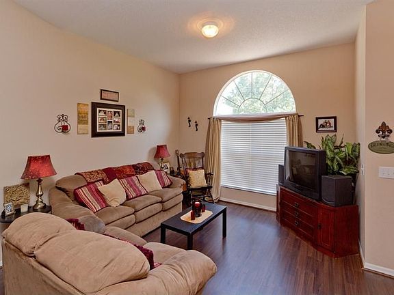 2nd image of 1660 Malcolm Pointe Dr