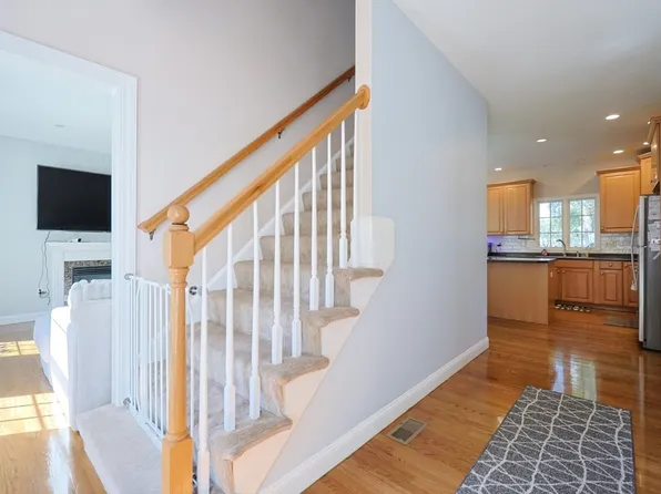 53 Russell St, Marlborough, MA 01752