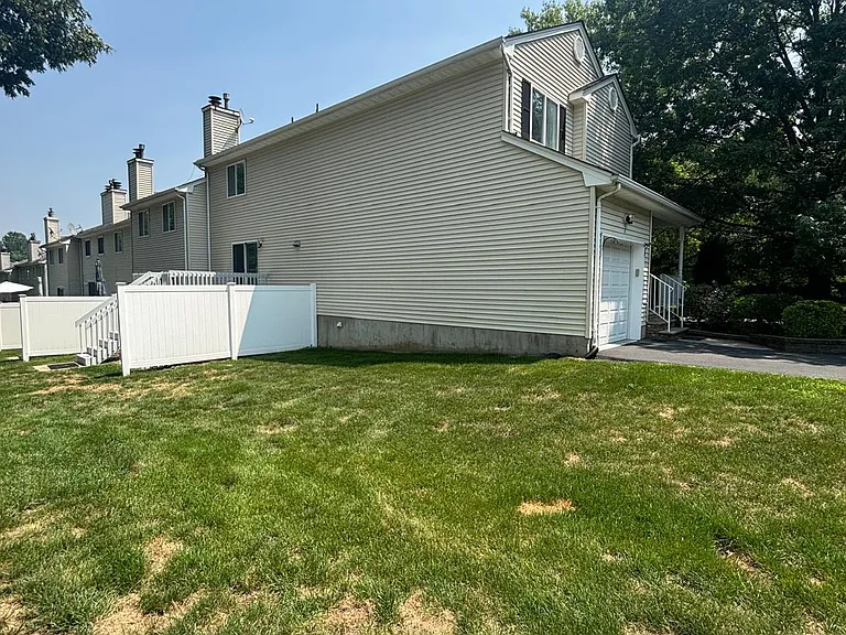 1 Forest Gardens Dr — Photo 2