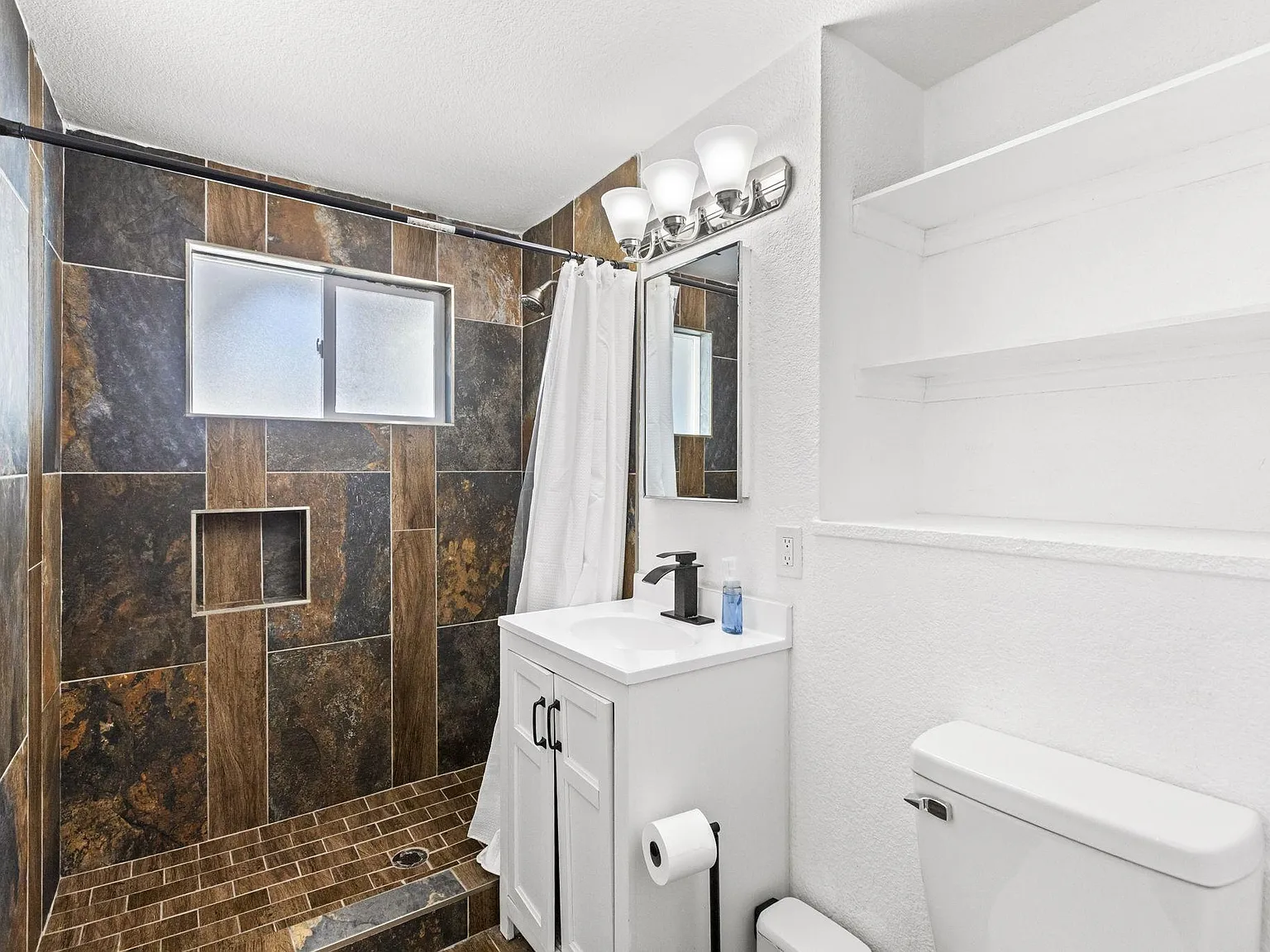 4 bed, 3.0 bath, 1673 sqft, $780 — Photo 3