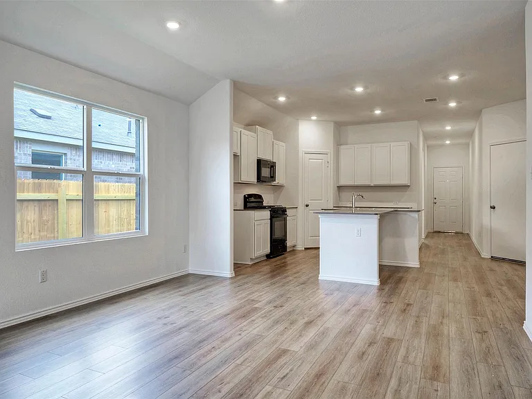 108 Montego St — Photo 18