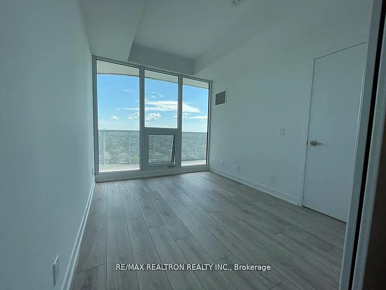 15 Holmes Ave S #1709 — Photo 15