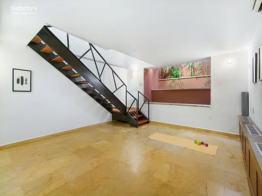 Rented by Sotheby's International Realty | media 28