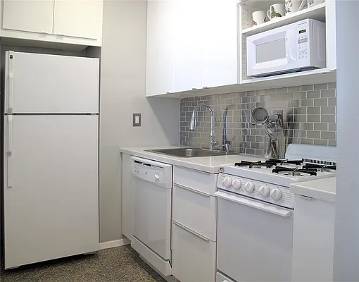 Sold by R New York | media 4