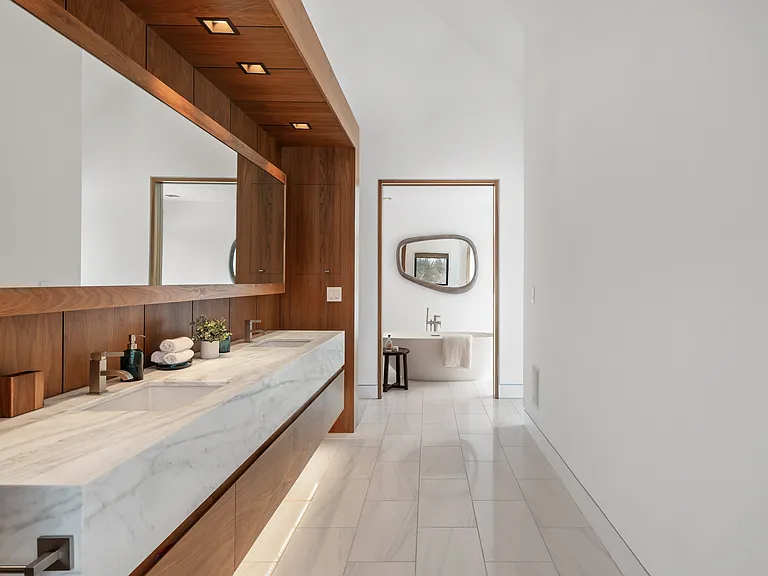 478 Noyac Path — Photo 16