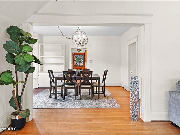 5th image of 104 N 32nd Ave