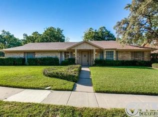 910 Glen Vista Dr N, Irving, TX 75061
