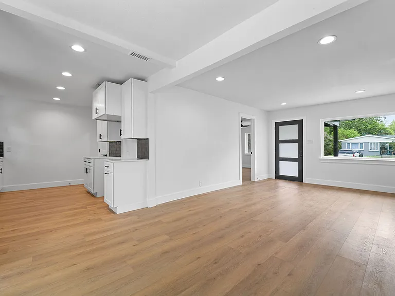 10746 Cotillion Dr — Photo 7
