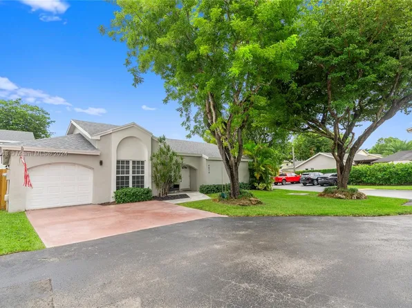 9870 NW 51st Ln, Doral, FL 33178