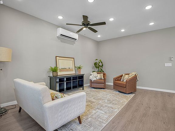 4th image of 2308 SE Risley Ave