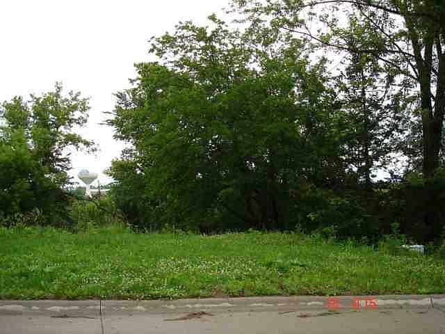2nd image of 905 10th Ave