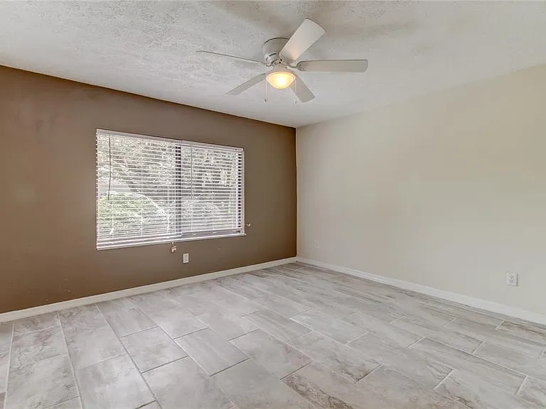 10406 Reclinata Ln — Photo 27
