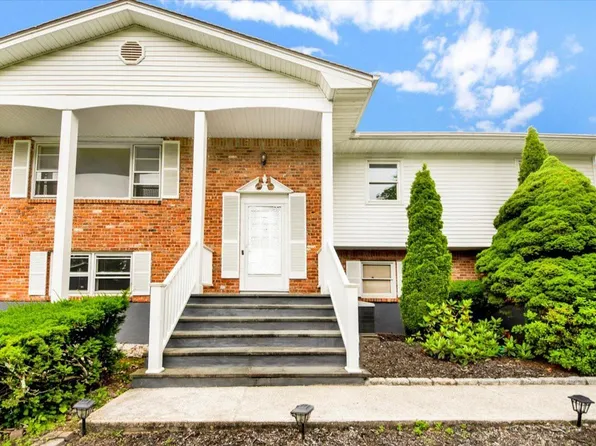 75 W Burda Place, New City, NY 10956