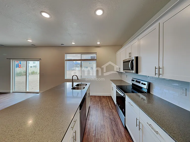 214 N Dry Creek Rd — Photo 3