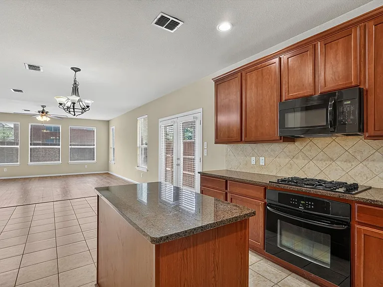11945 Henderson Dr — Photo 10