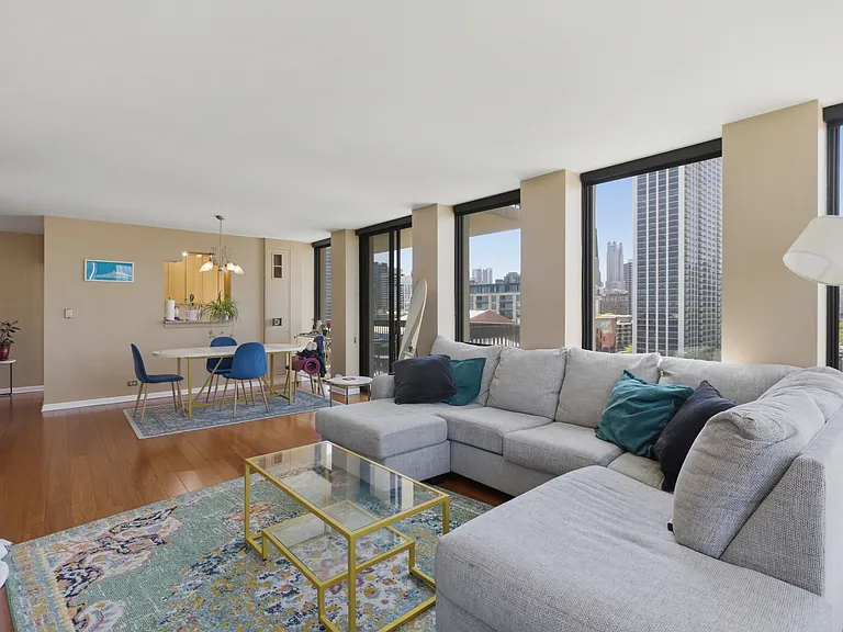 1660 N La Salle Dr #902 — Photo 3