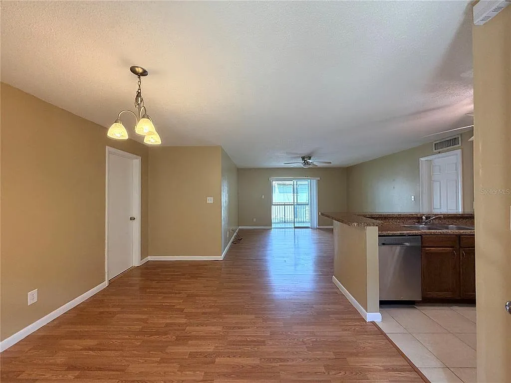 2 bed, 2.0 bath, 1148 sqft, $1,200 — Photo 2